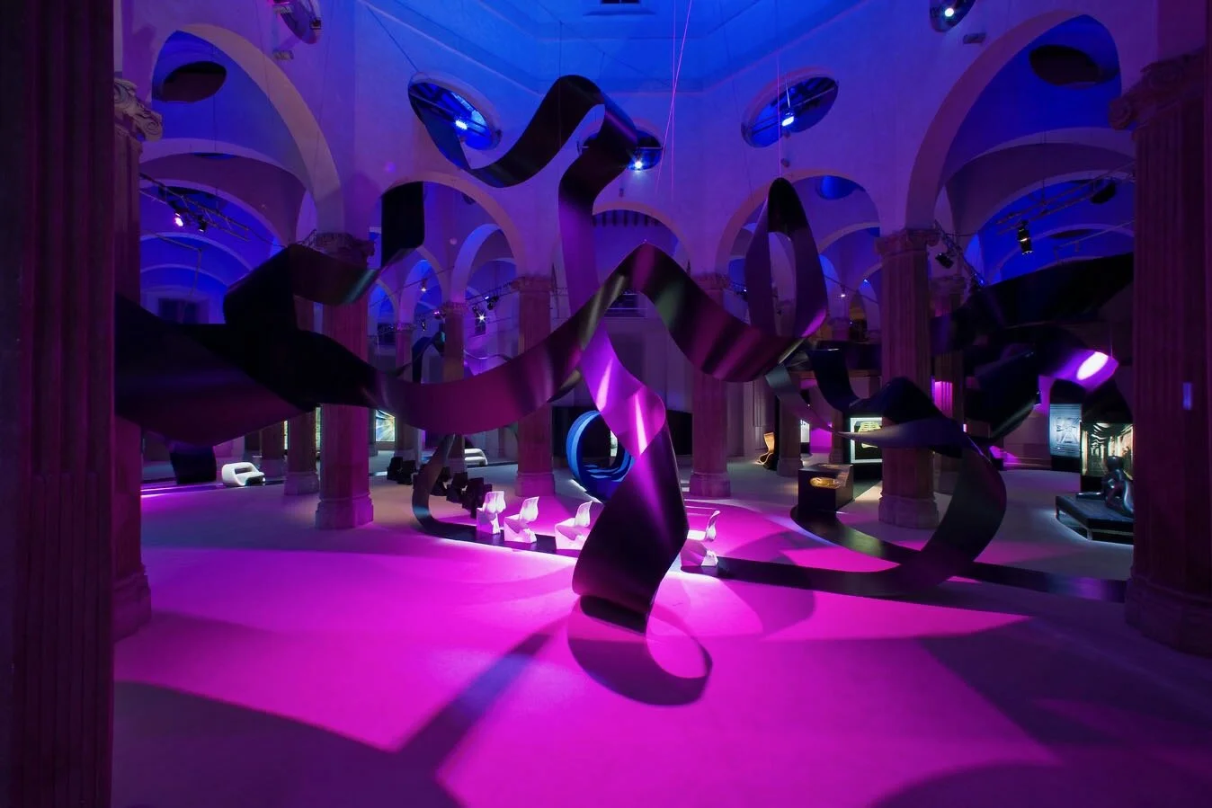  Insegna anche a me la libertà delle rondini
Rotonda della Besana, Milan, 2004  
© photo by Pasquale Formisano 