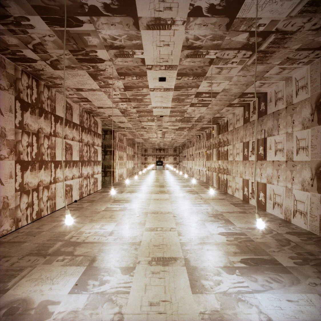  Bienal de Valencia
Russian Madness
Reales Atarazanas, Valencia, 2001
(photo courtesy of Change Performing Arts) 