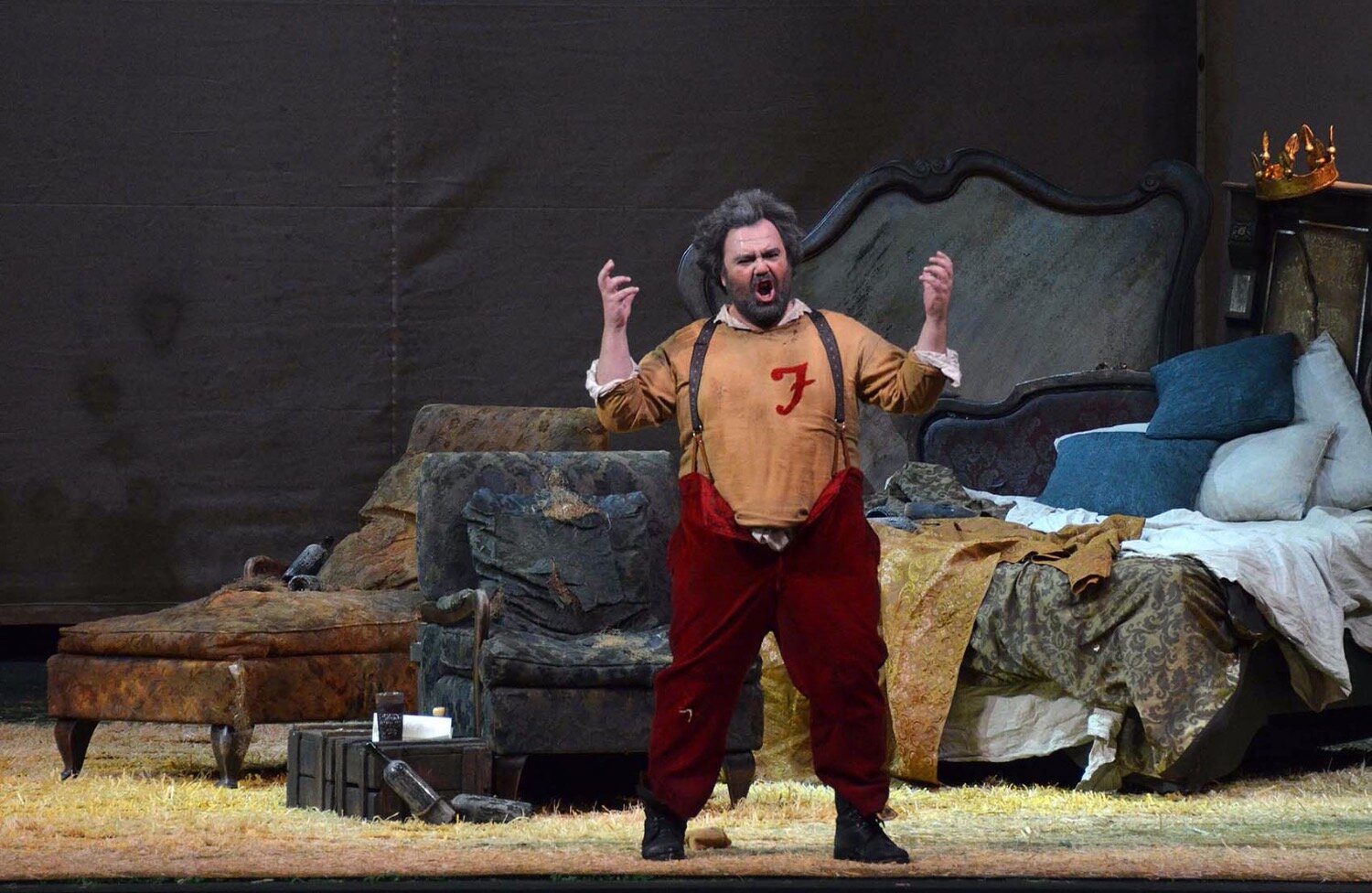  Falstaff
Teatro Petruzzelli
Bari, 2013
(photo courtesy of Teatro Petruzzelli) 