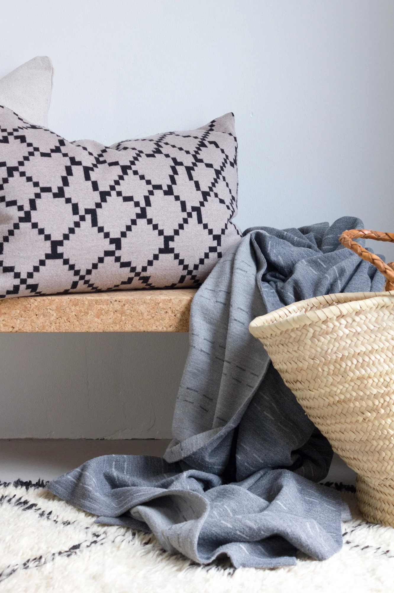Seitti-tyynynpäällinen ja Polku-peite / Seitti cushion cover and Polku-blanket
