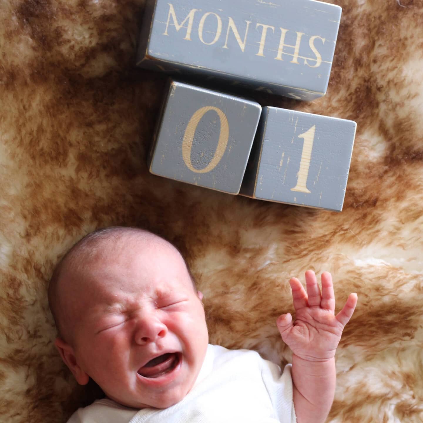 Mylo's 4 week/one month pics. He's now at tank status, not sure how heavy but def over 10 lbs. The rug he is on was something my dad used in his final days that his partner Jane gifted to us for Mylo.❤ #onemonthold #4weeksold #momof5 #baby5