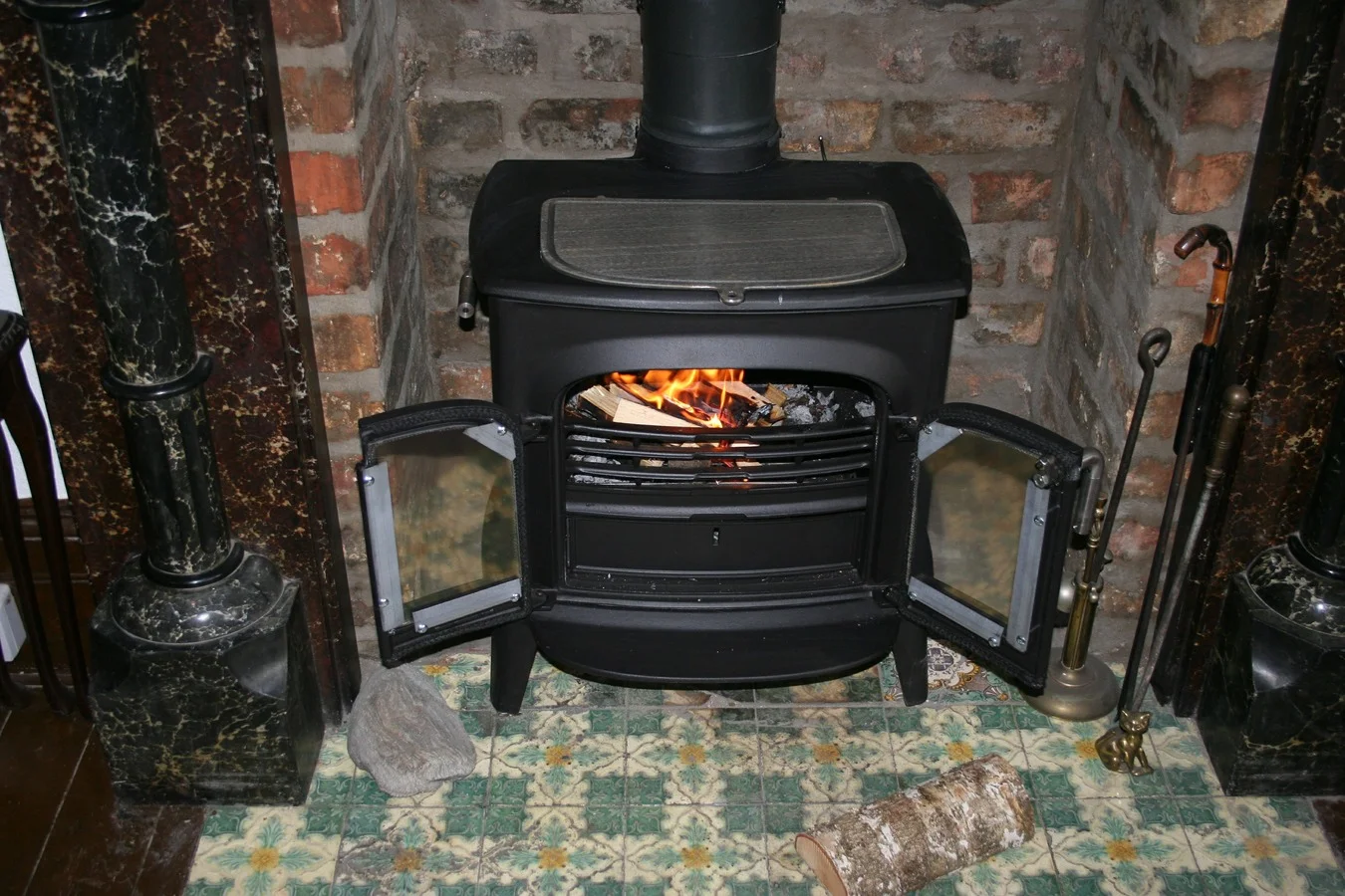 glowing-red-chimney-flame-fire-fireplace-1011899-pxhere.com.jpg