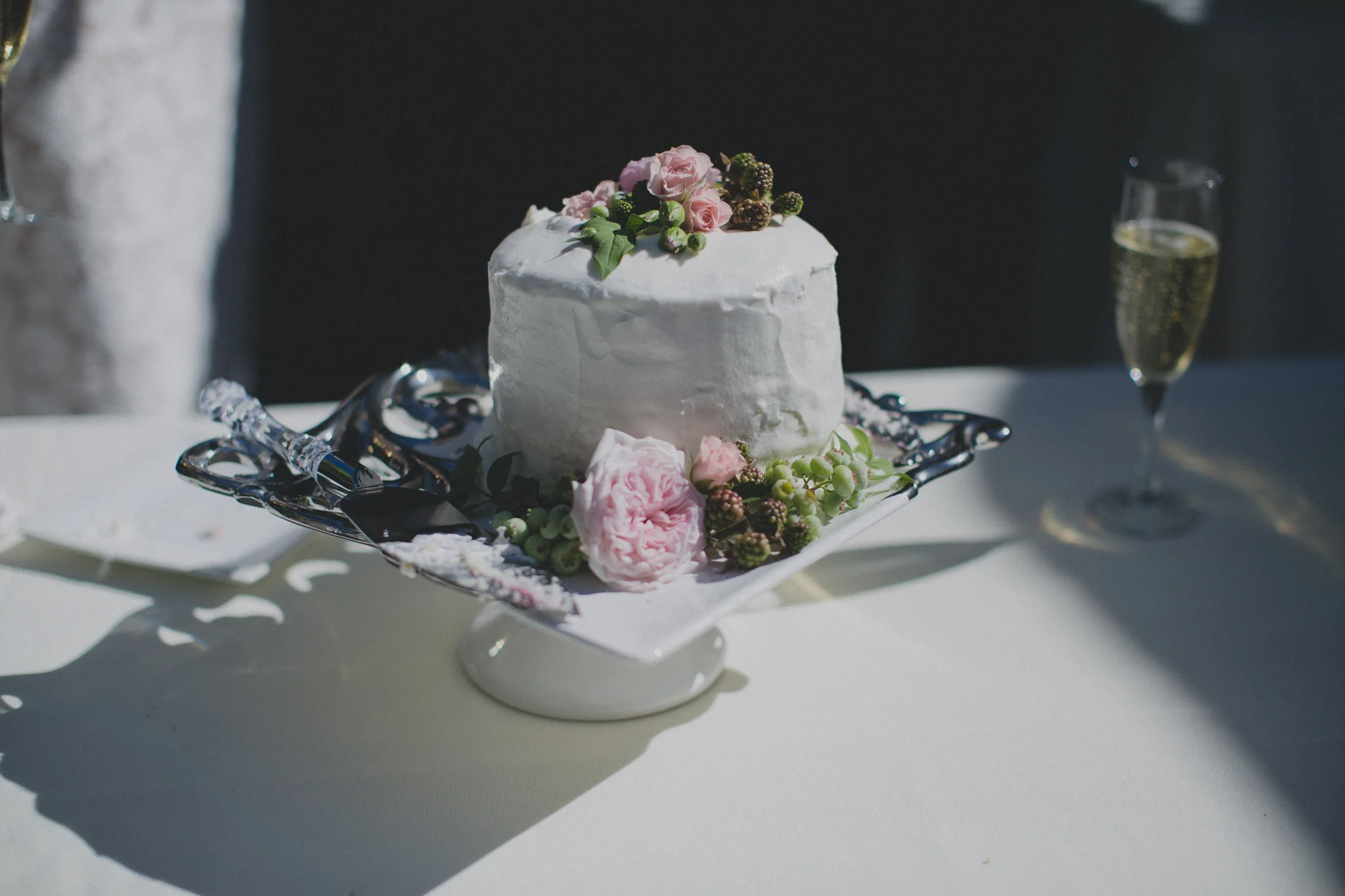 intimate_garden-wedding_portland_cake.jpg