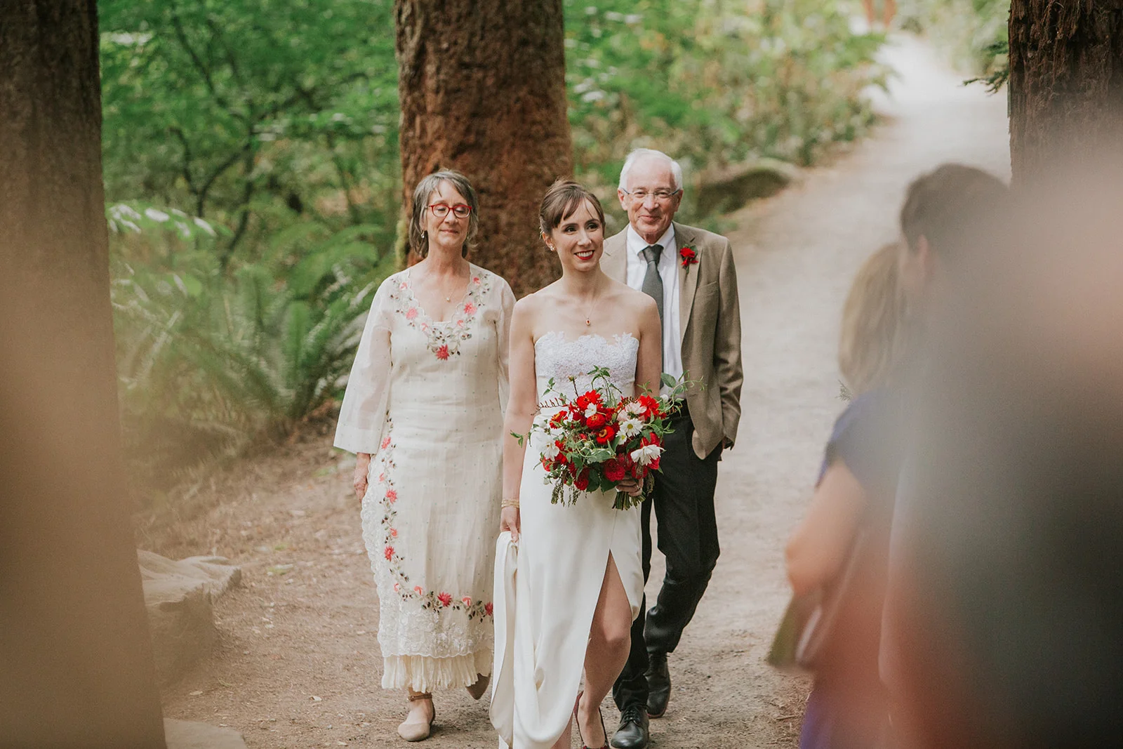 Forest-Park-wedding-bride -with-parents.jpg