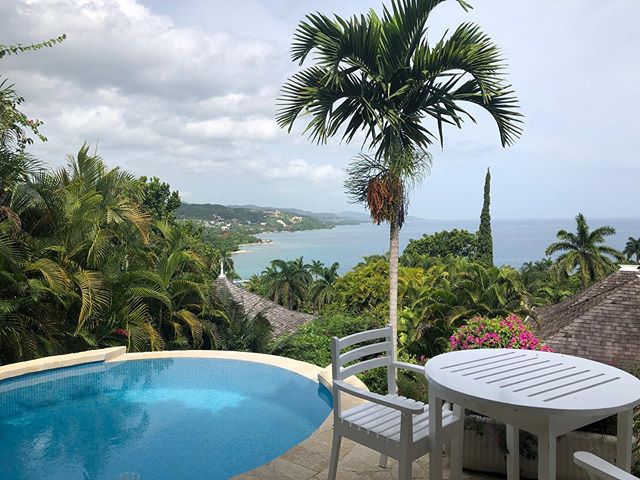 We get a lot calls from families looking for independent villas with the amenities of a resort. @roundhillresort is the perfect spot for young families who need space with service close by. #ctbtravel 🇯🇲 🏝 💦