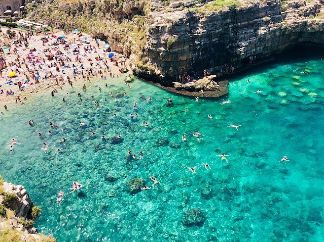 Summer might be officially over, but not in Southern Italy. The water is warm, rates are low and the crowds are gone. Our favorite time of the year to travel to this beautiful coastline! Happy weekend everyone! 🇮🇹 💦 ☀️ #ctbtravel 📸: @mayapomroy