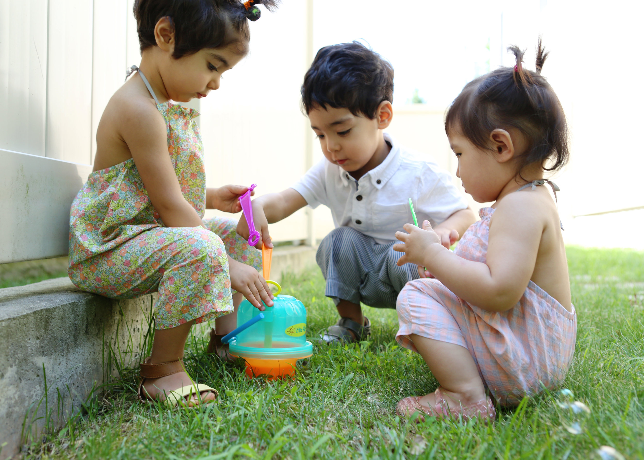 NJ and NYC based lifestyle photographer | Jennifer Lavelle Photography |  children and families, newborn, lifestyle, interiors, food and travel.  Toddlers blowing bubbles.