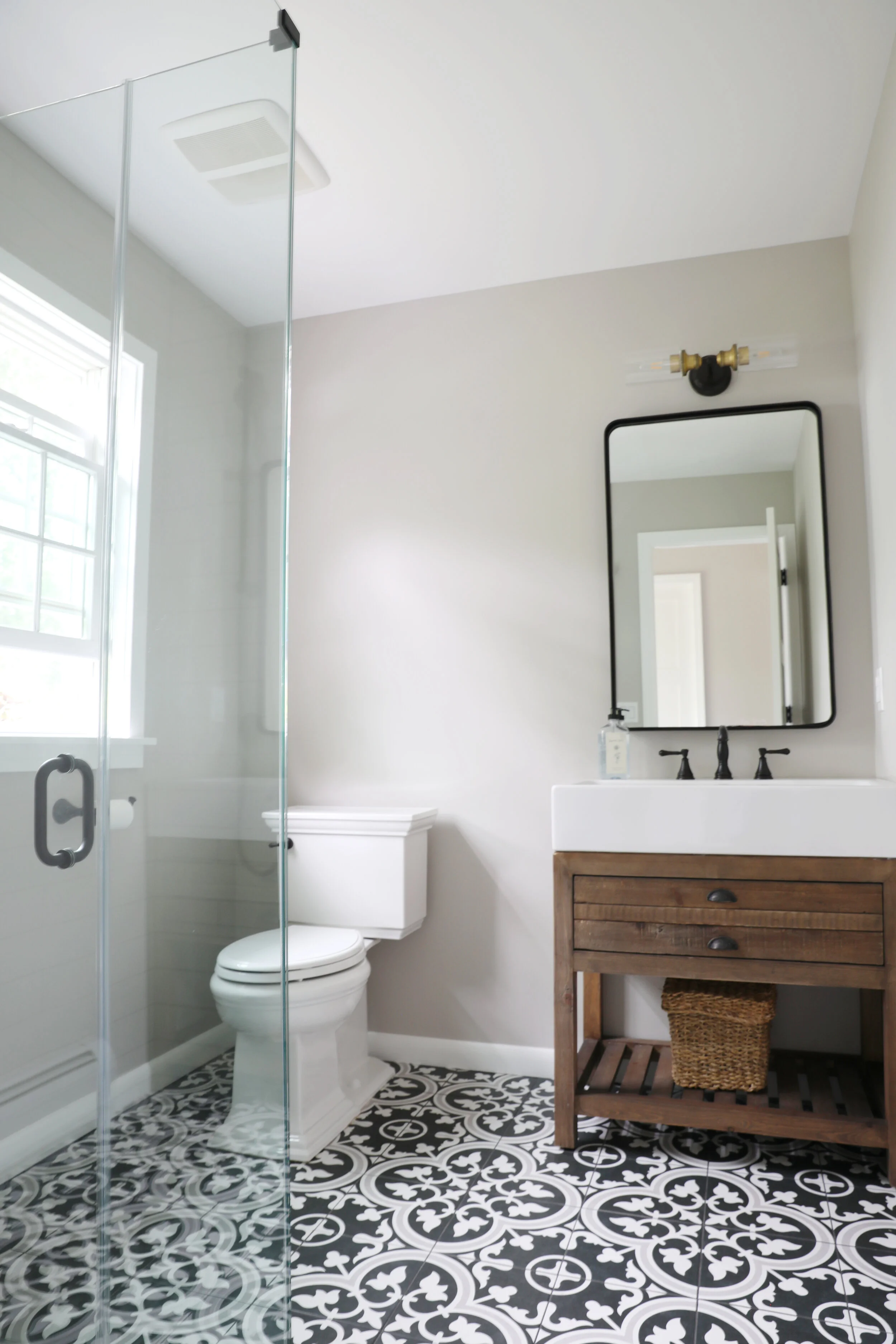  Charleston and NYC  based lifestyle interior design photographer JENNIFER LAVELLE PHOTOGRAPHY - interiors, exteriors, lifestyle, branding photographer 