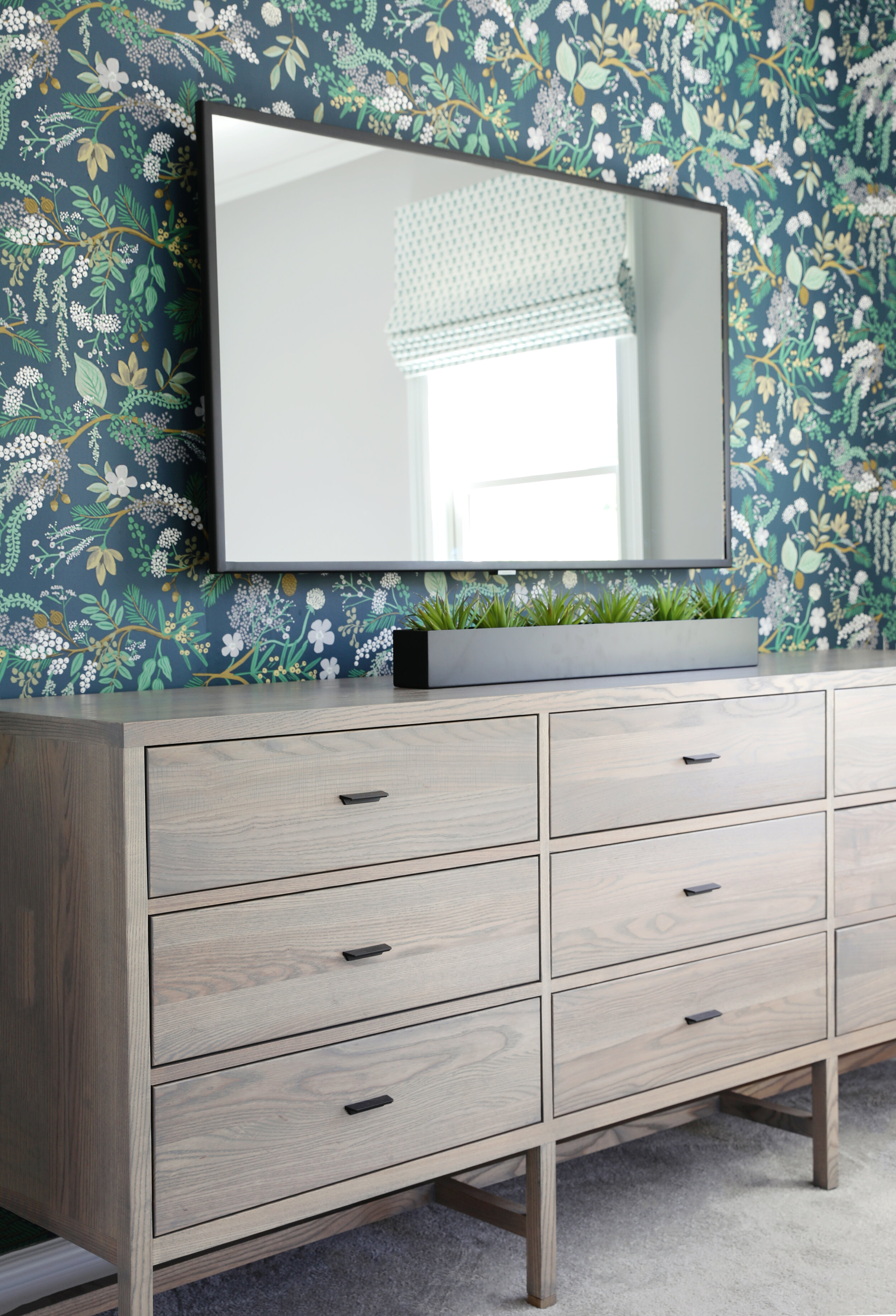  Jennifer Lavelle is a Charleston and NYC lifestyle photographer specializing in interiors, brand, children + family and blog photography. I set out to create classic and timeless images with a fresh style and creative perspective that utilize natura