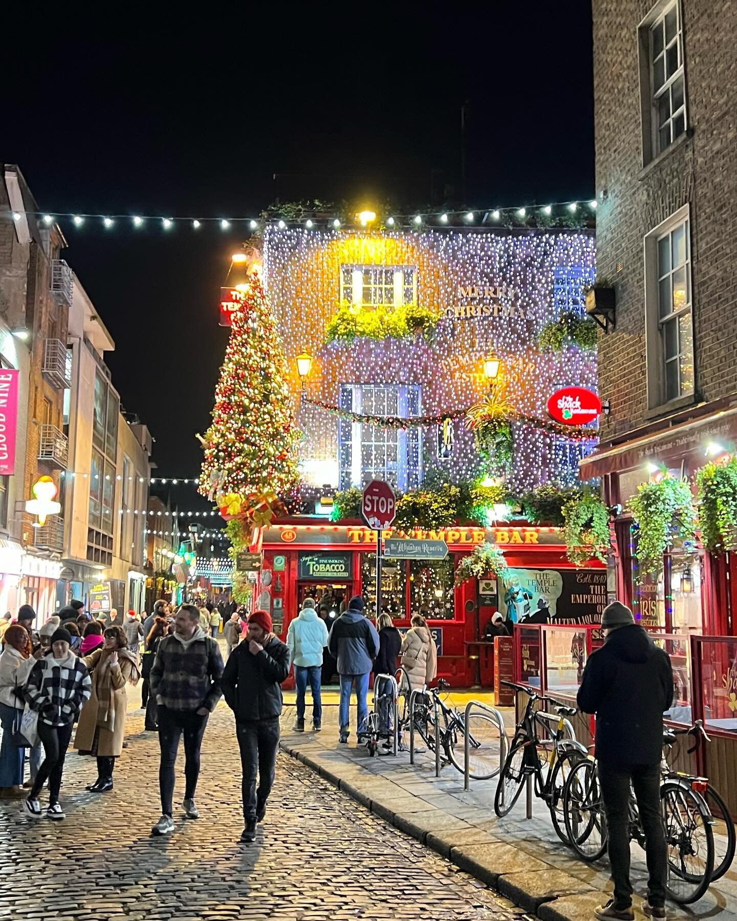 Christmas-time in Dublin 🎄☘️

.
.
.
.
.
.
.
.
#dublin #ireland #emeraldcoast #christmasindublin #travelphotography #lifestylephotographer #europe_vacations #dublinireland #travelphotography