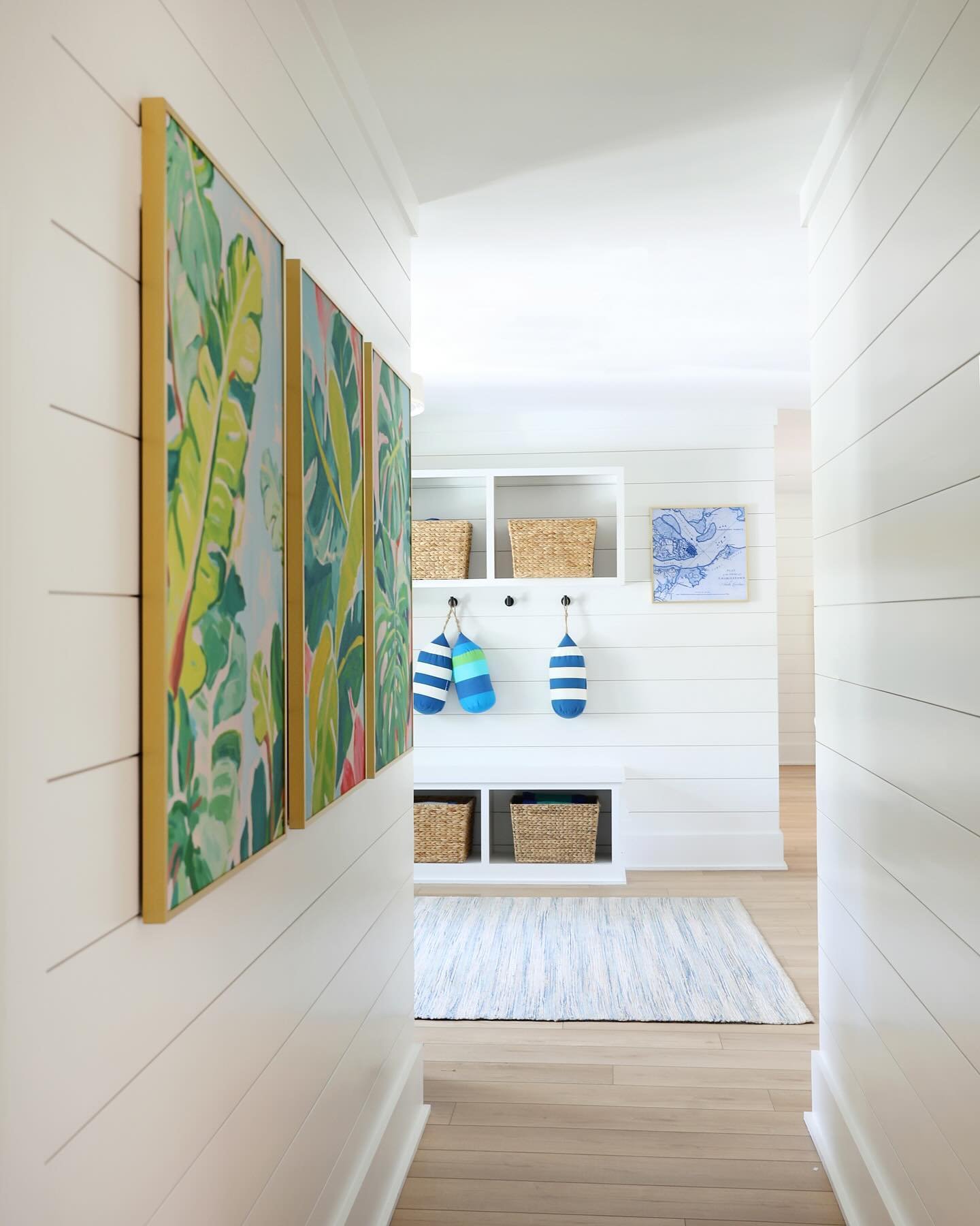 These Tropical Palms add such a happy pop of color to this coastal hallway 🌴🩵💚🩷

Client &bull; @urbangardenprints 
Photographer &bull; @jennifer_lavelle 
.
.
.
.
.
#charlestoninteriorsphotographer #charlestonlifestylephotographer #charlestonphoto