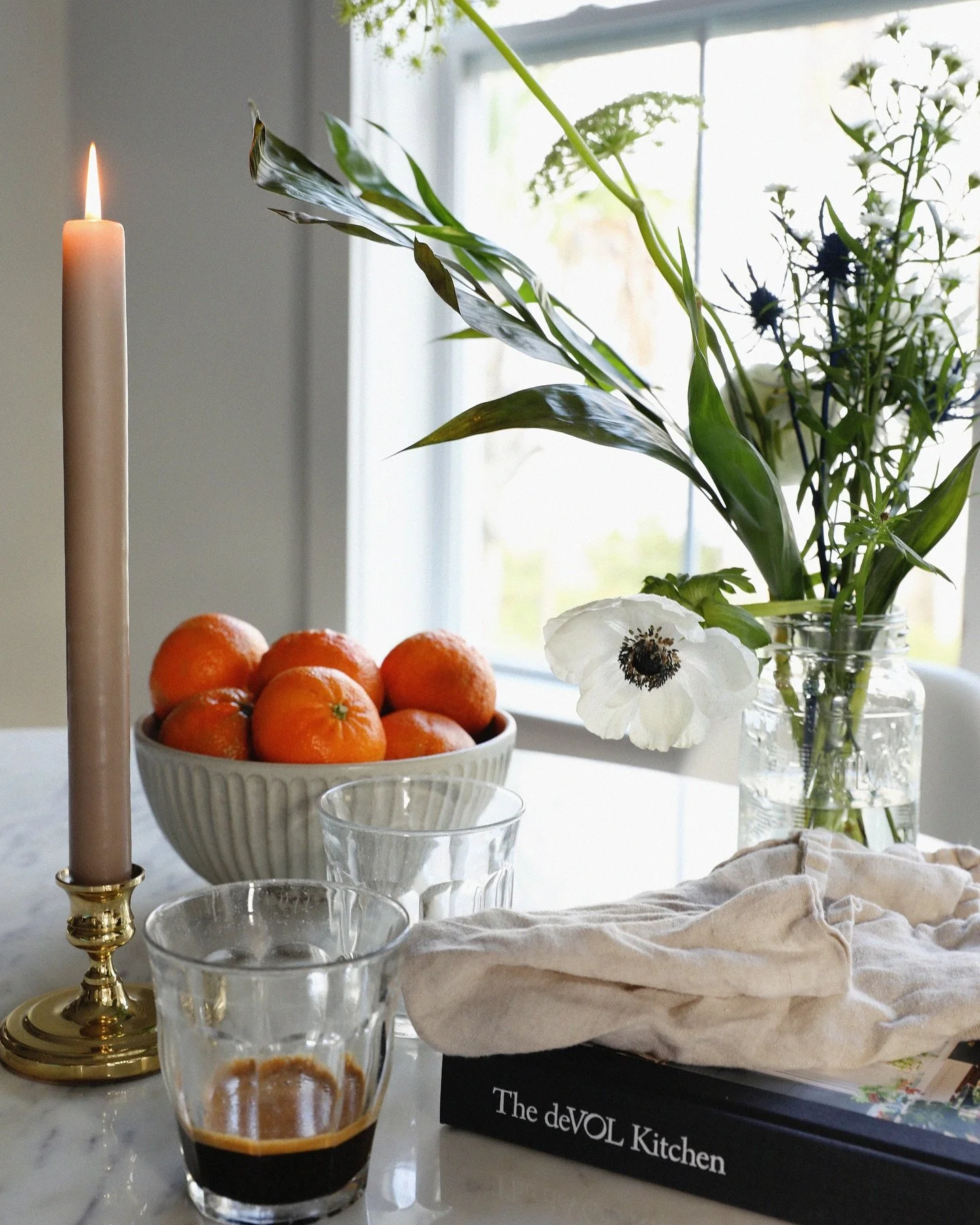 Some recent candid moments around the home this week. Autumn is starting to make a little bit of an appearance here and I&rsquo;m loving it! 📷🕯️🍂

#charlestonlifestylephotographer #everyday #candidshots #homesweethome #jenniferlavellephotography