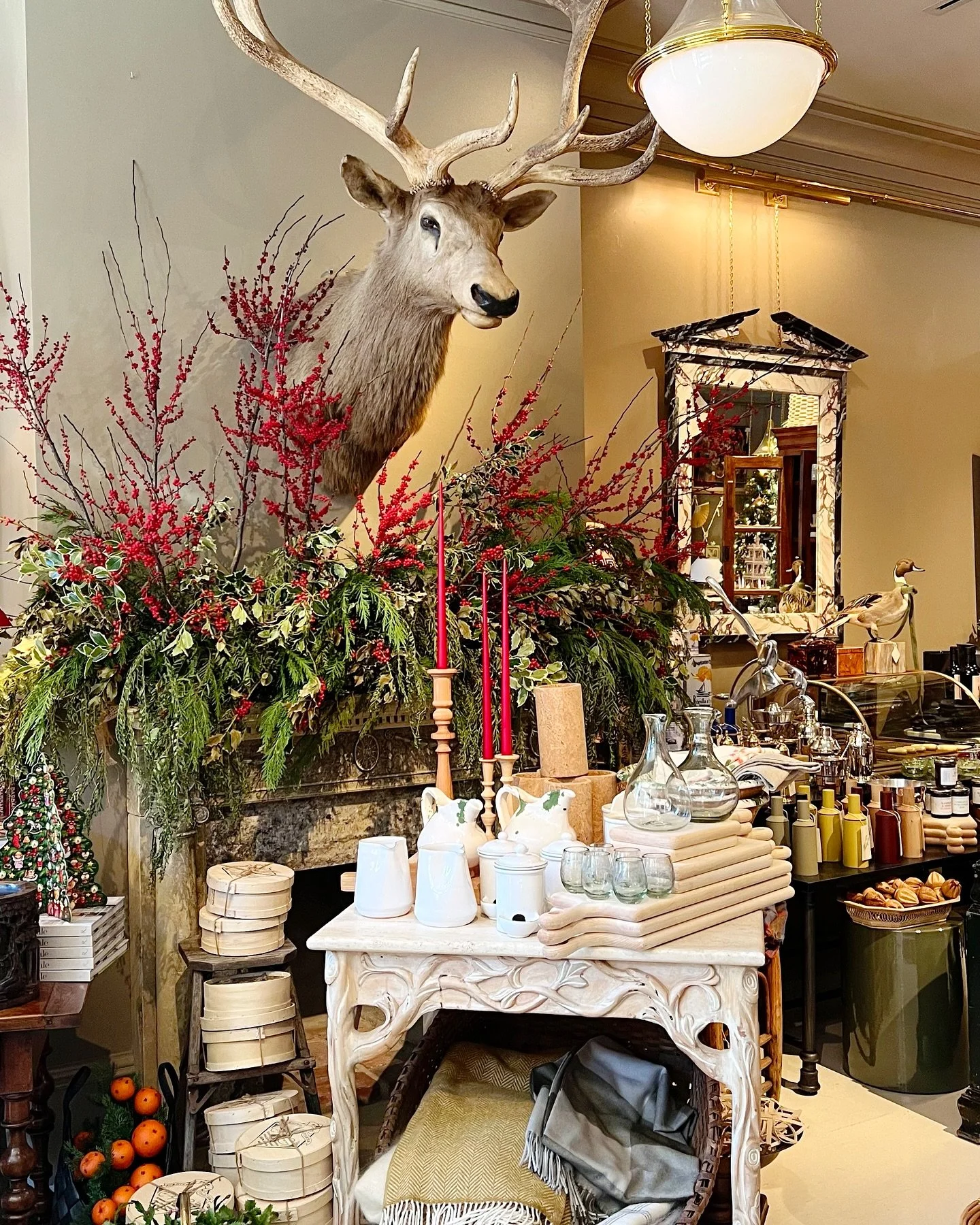 Christmas is in the air and I feel like I am transported back to Europe.  Finally visited this new CHS store @wentworthbygbs and love every detail of it.  I instantly spied the wall of candles and new they were the same ones that I picked up when I w