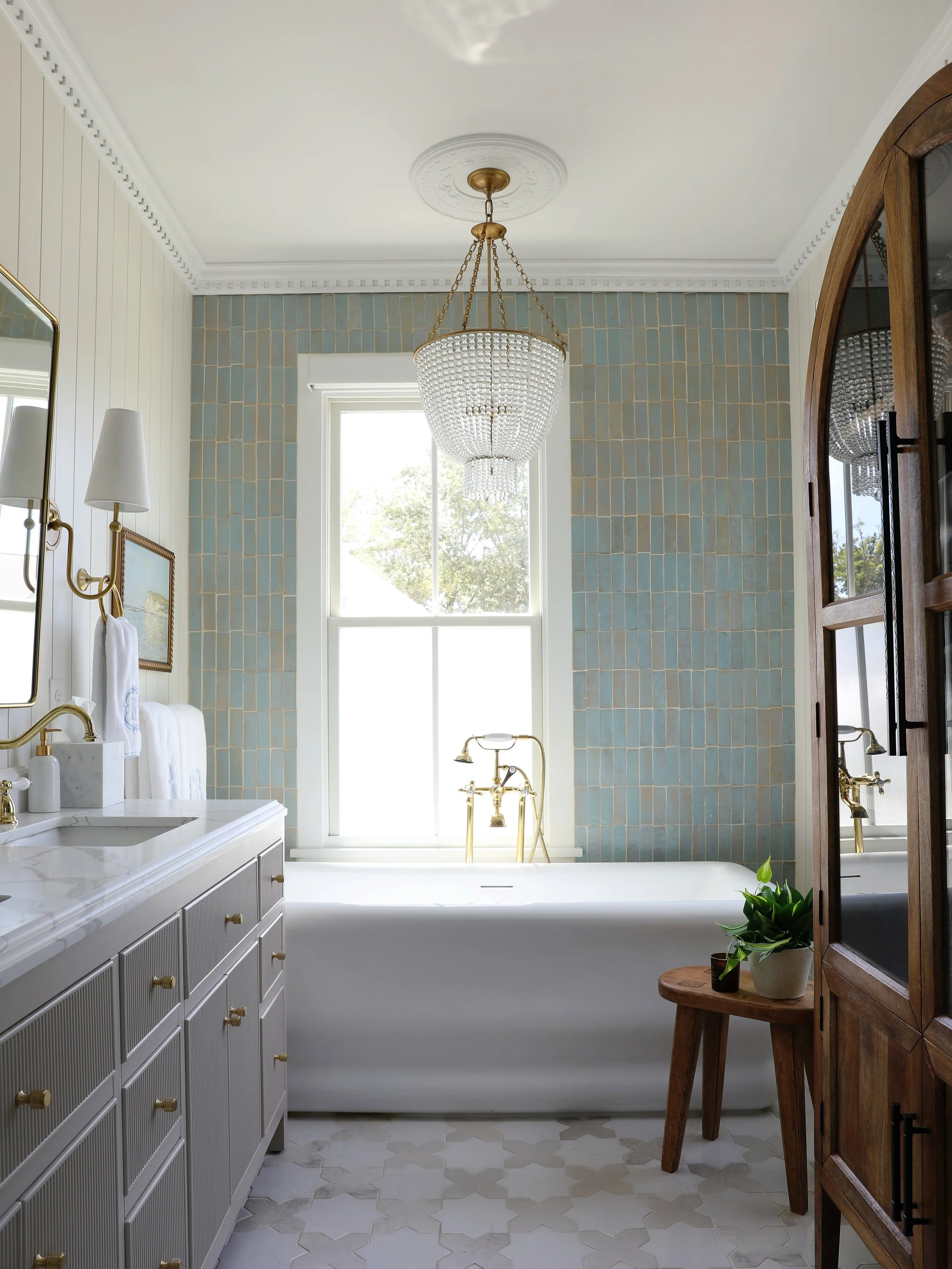 After a slight pause I&rsquo;m happy to announce I&rsquo;m back photographing interiors and projects in Charleston. Thank you to all my clients for their understanding and patience while I took a bit of time off this past year.

To get back sharing &