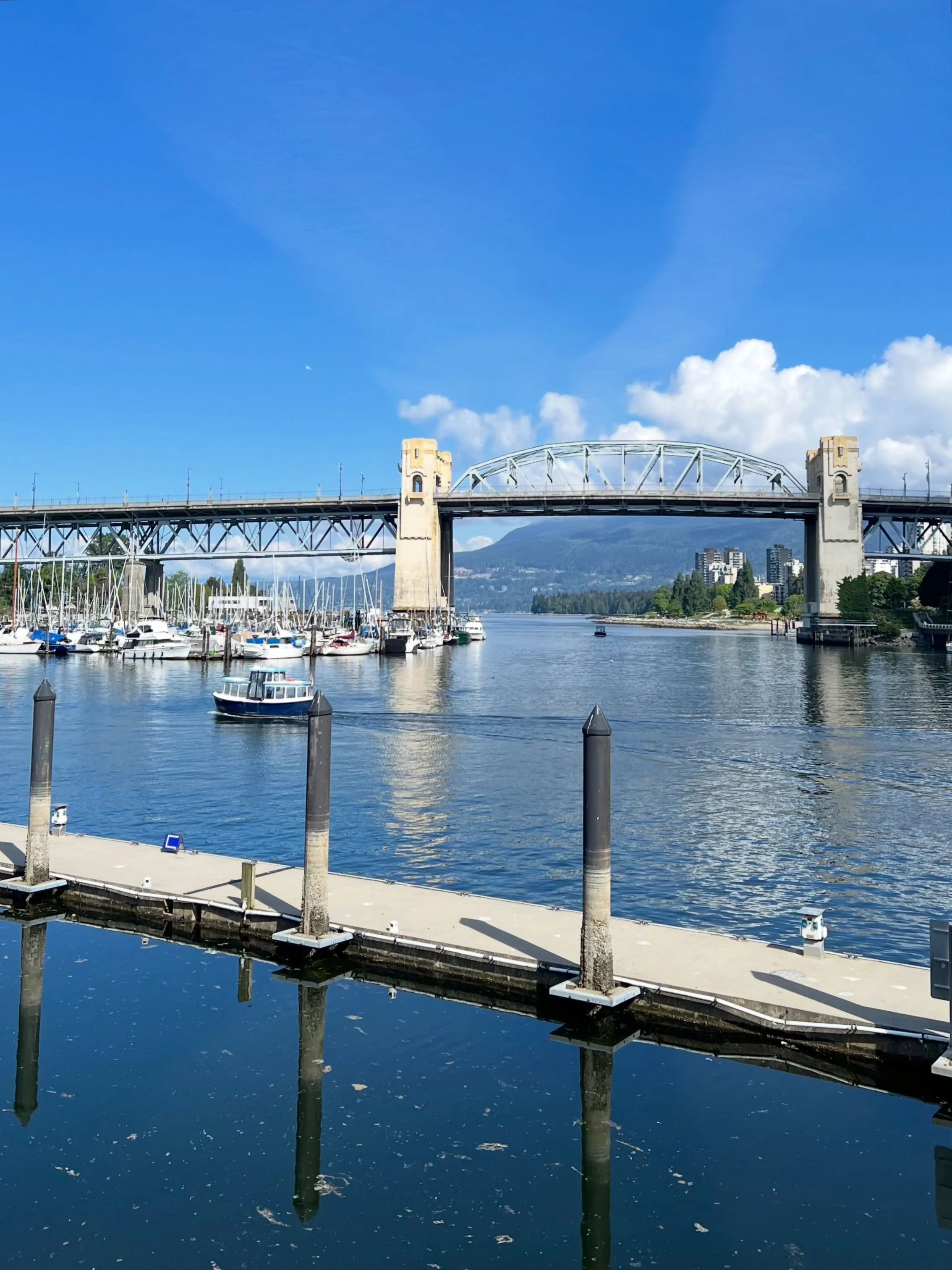 May favorites &hellip;
A Vancouver visit with the girls, sunny mornings, peony and hydrangea season, photoshoots and lots of laughs with friends seeing Pitbull ☀️✈️👯&zwj;♀️👵🏻🌷🪩