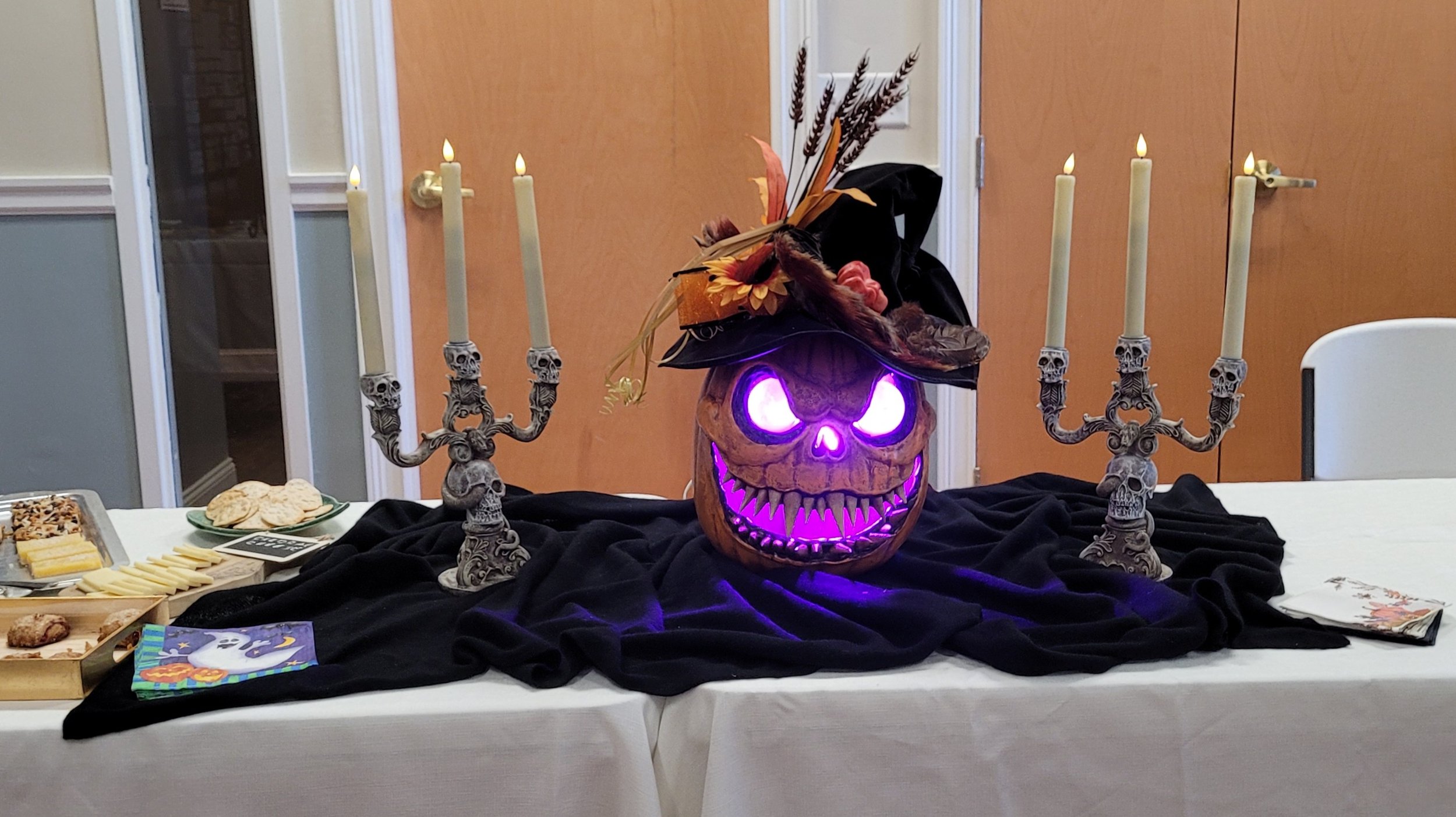  Halloween Theme on the Refreshments Table 