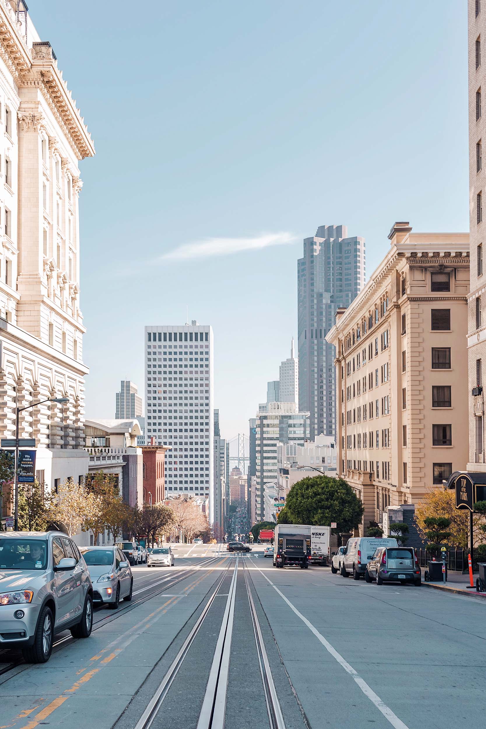 Fairmont San Francisco is centrally located on top of Nob Hill, offering beautiful panoramic city views.  It’s the only spot in SF where all of the cable car lines meet!