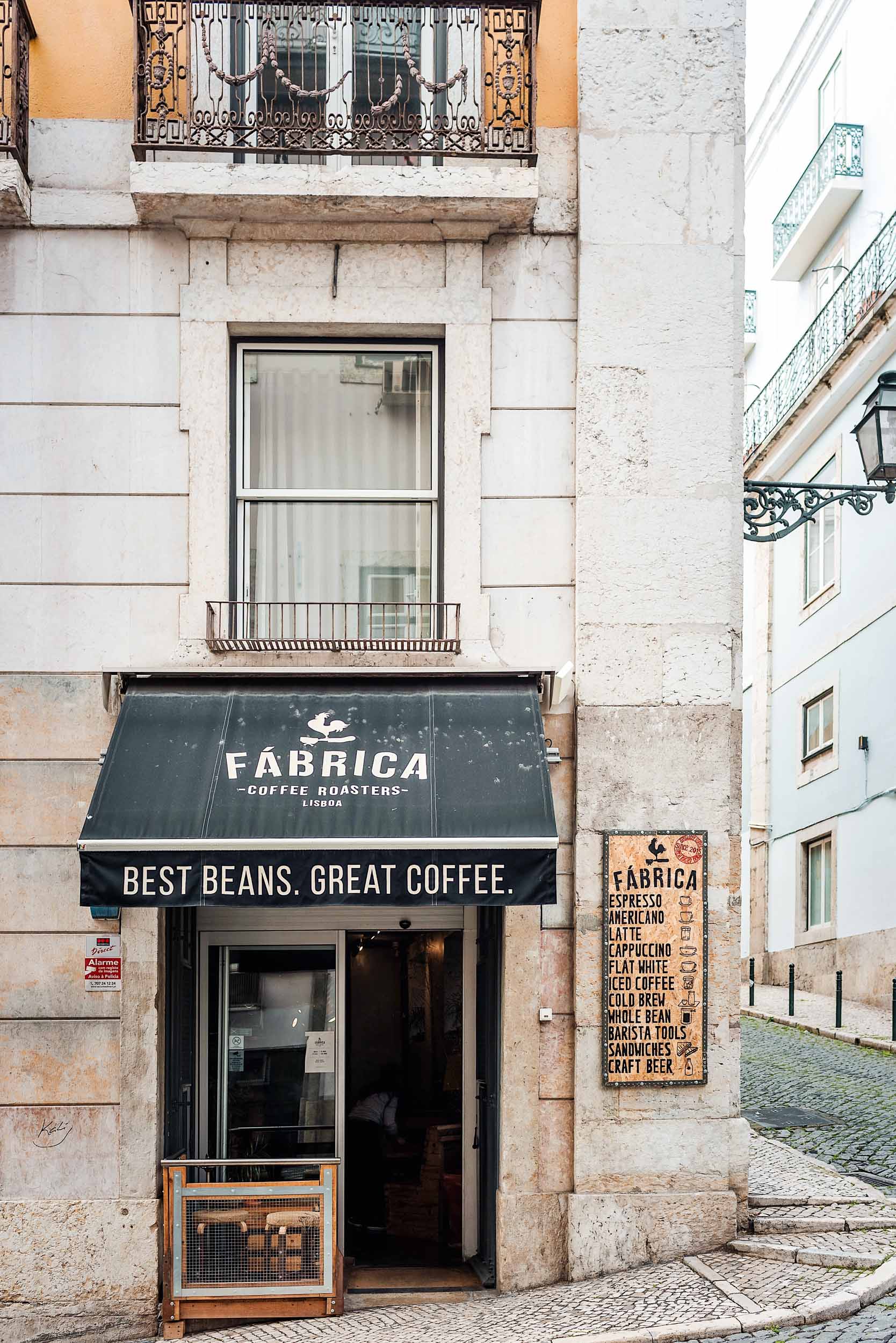 Fabrica Coffee Roasters is a coffee shop located on one of my favorite streets in Lisbon, Rua das Flores!