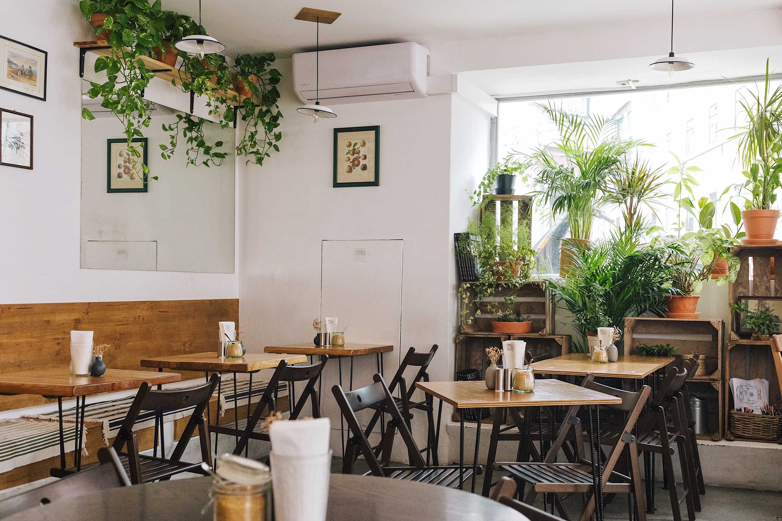 Heim is a Lisbon cafe offering all day brunch, fresh juices, good coffee, and a space covered in greenery