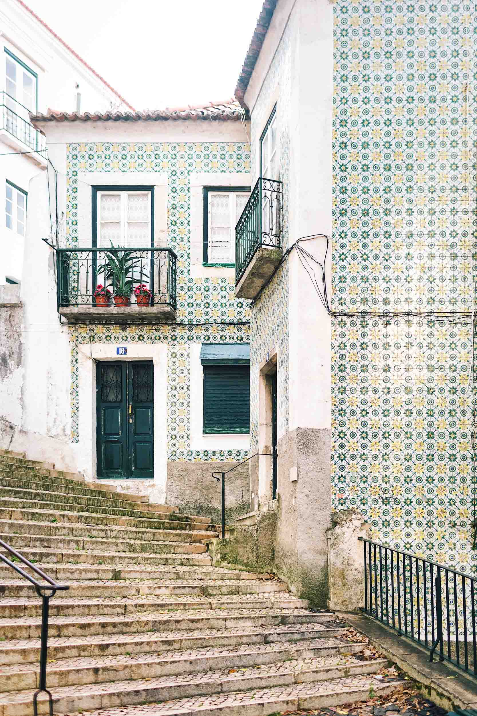 Getting lost in Alfama in Lisbon