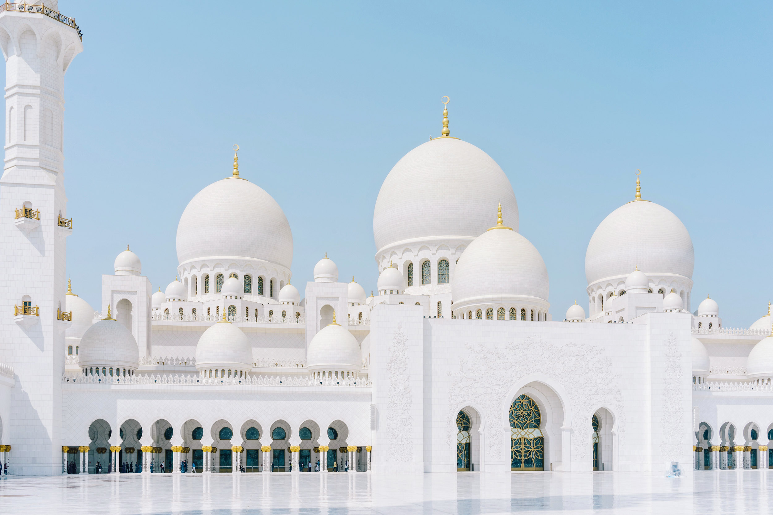 If you have plans to visit Dubai, do not miss The Sheikh Zayed Grand Mosque 