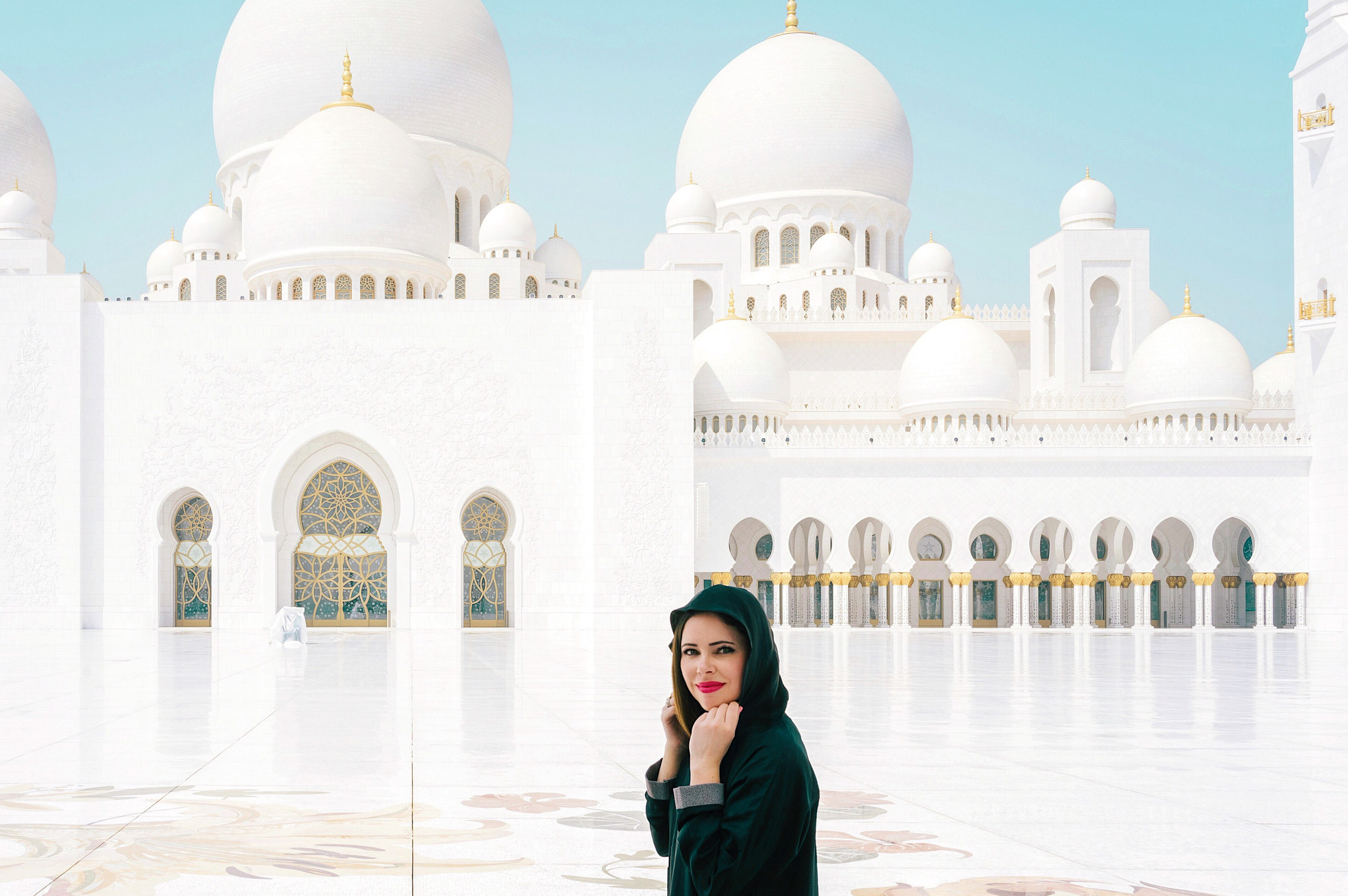 Things to do in Dubai - visit the Sheikh Zayed Grand Mosque 