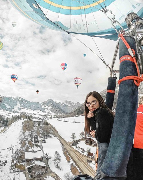 Hot air balloon ride in Chateau d’Oex - a unique winter adventure!