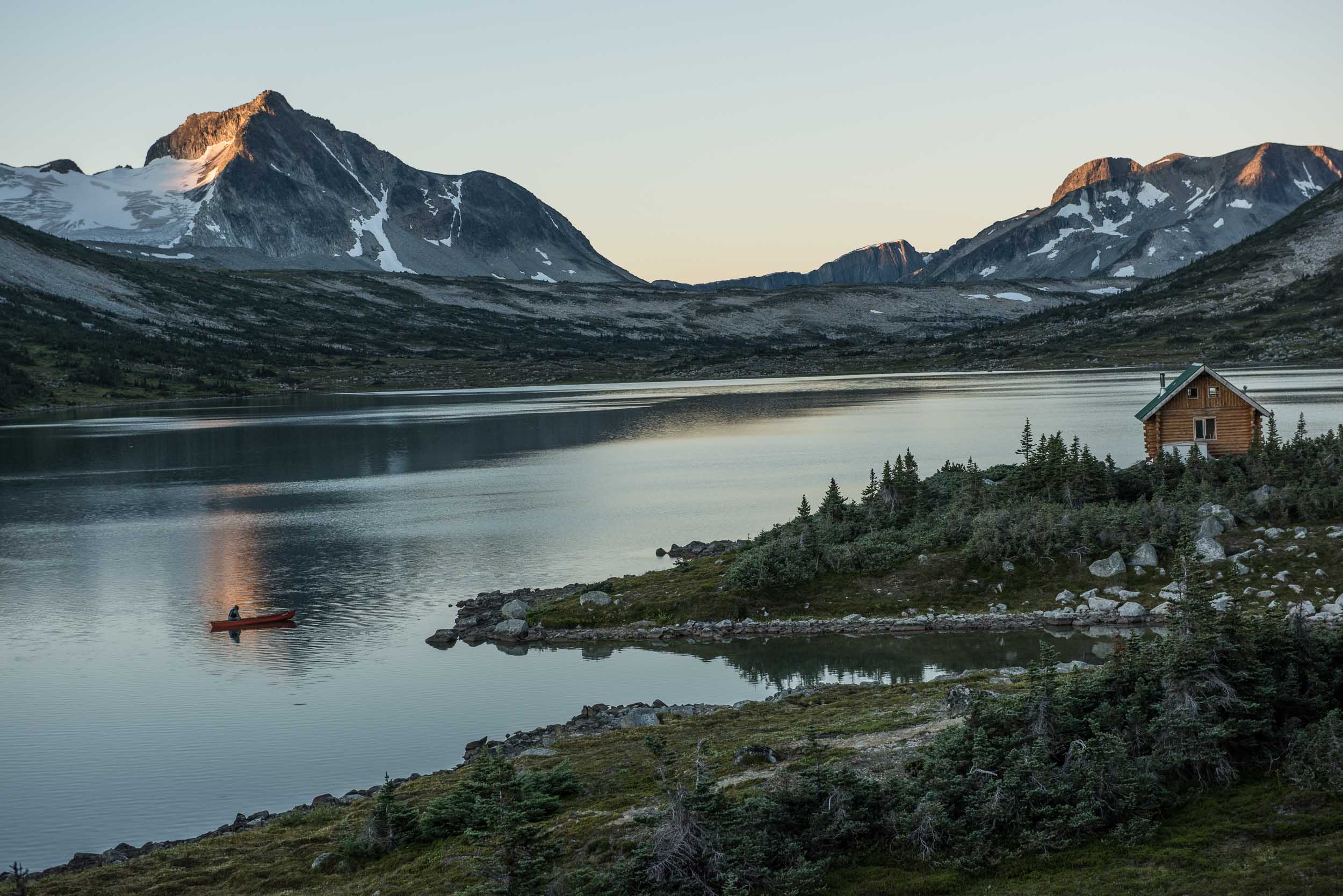 Canoeing on Wilderness Lake. Credit: Destination BC/Kari Medig