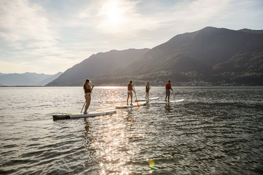 Hotel guests at the morning stand up paddling on lake Maggiore. Copyright by: Switzerland Tourism