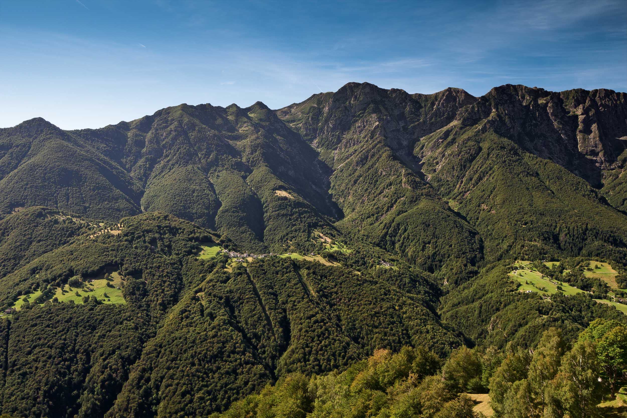 View from Monte Comino to Rasa. Copyright by: Switzerland Tourism