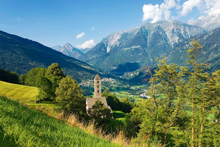 Canton Ticino. San Carlo di Negrentino, view across the Bleniotal. Copyright by: Switzerland Tourism