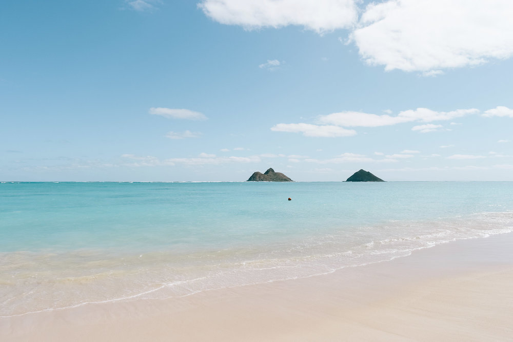 Turquoise water and perfect sand at Lanikai Beach on Oahu