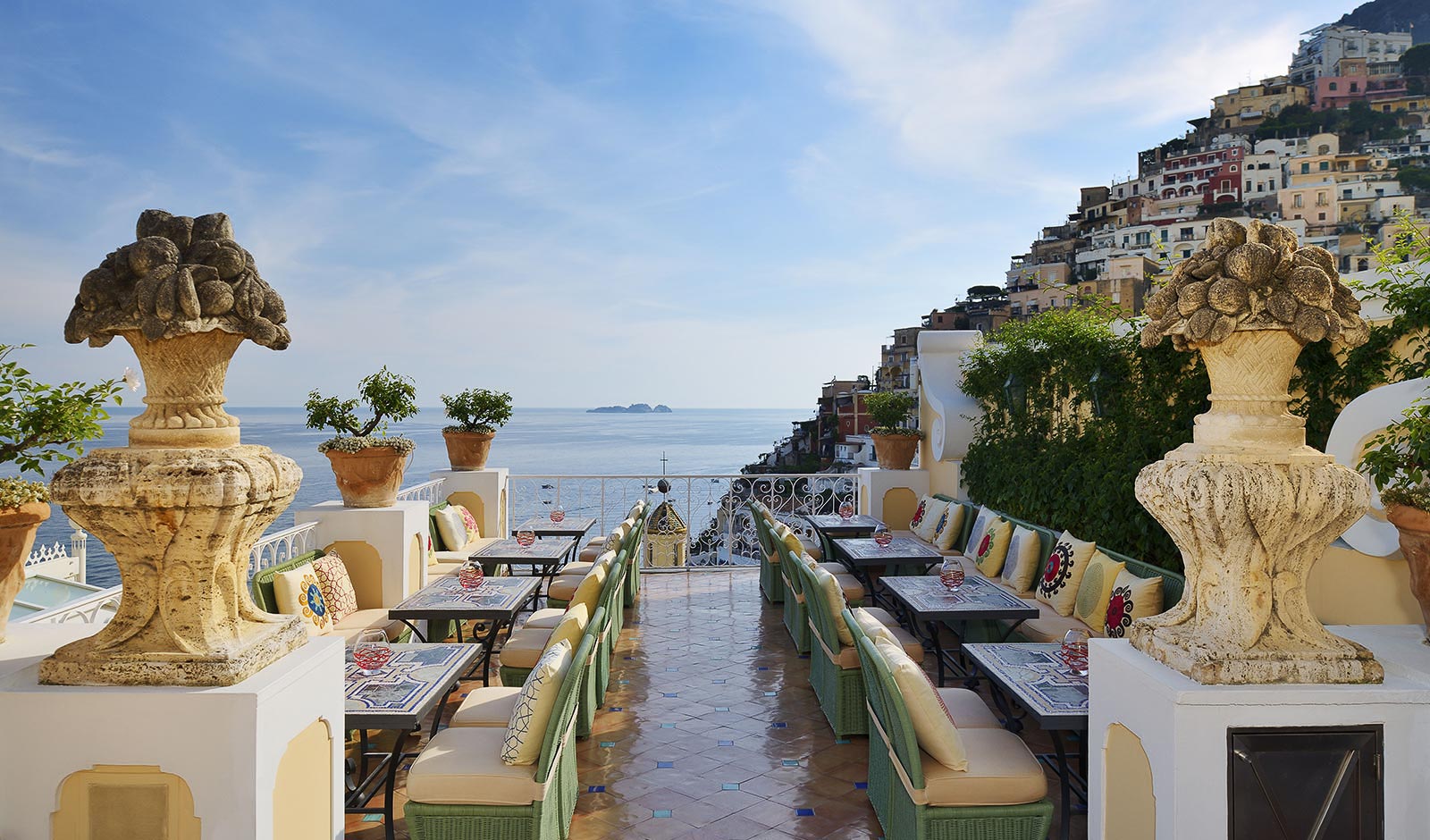 Where to go in Amalfi Coast - Le Sirenuse's Champagne Bar