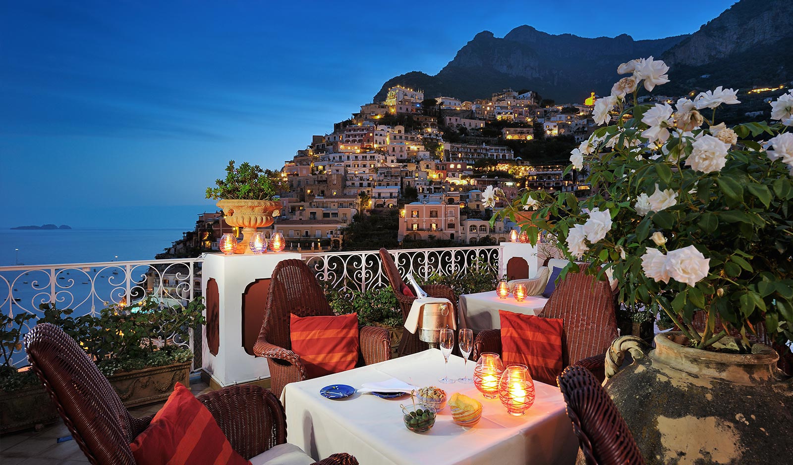 Le Sirenuse's Champagne Bar is a great Amalfi Coast restaurant
