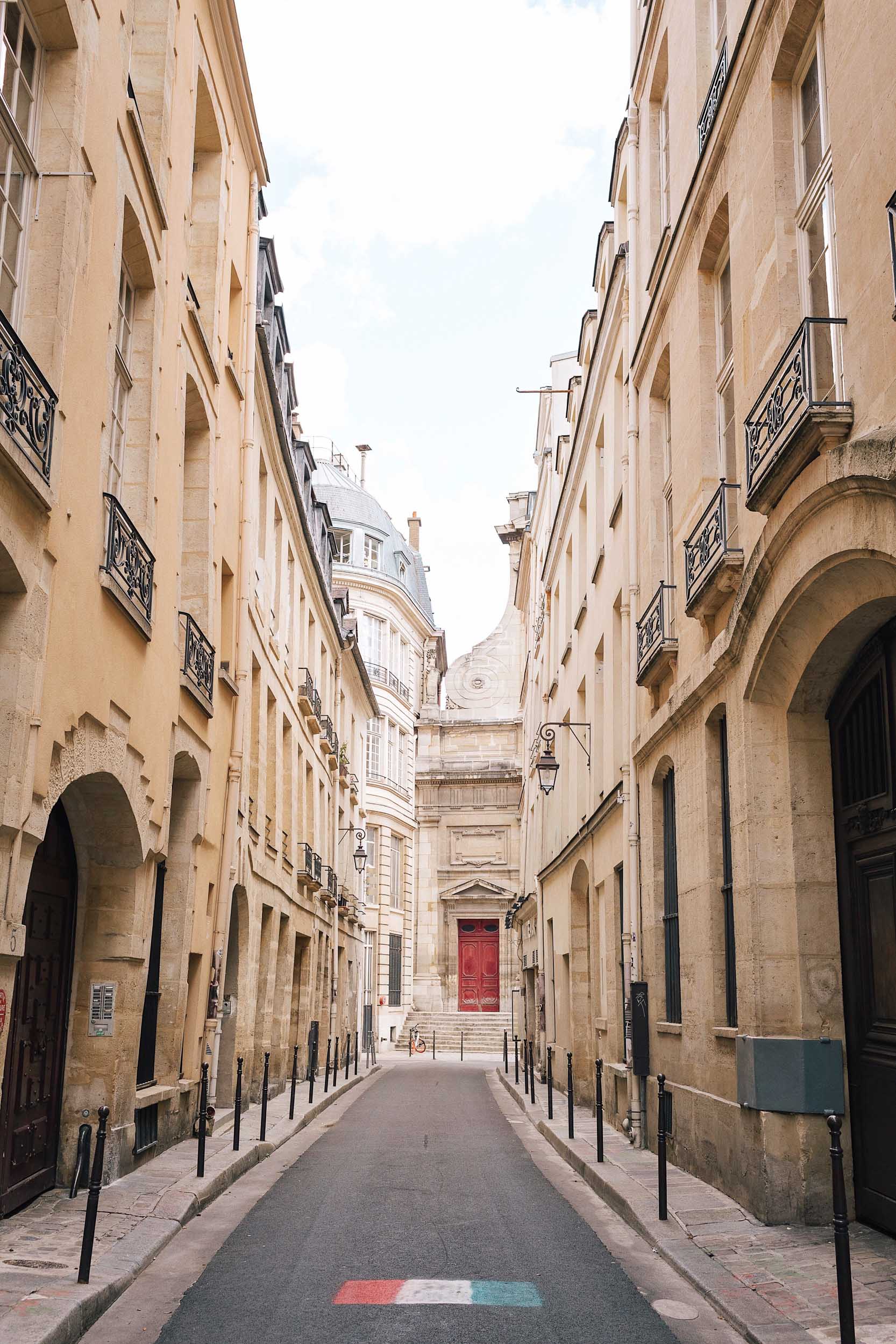 Paris itinerary 5 days - get lost exploring the neighborhood of Le Marais