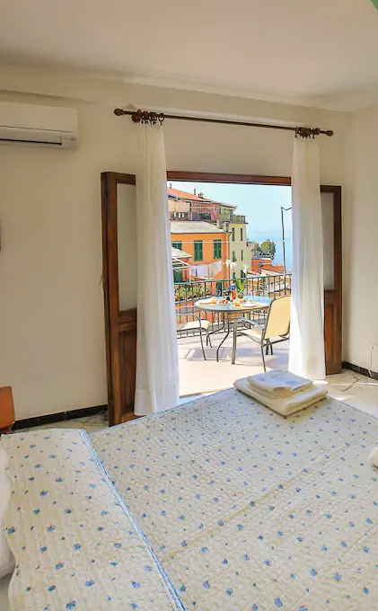 The best Airbnb Cinque Terre have terraces with stunning views!
