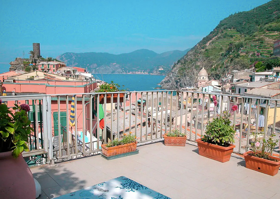 The best town to stay in Cinque Terre: Vernazza