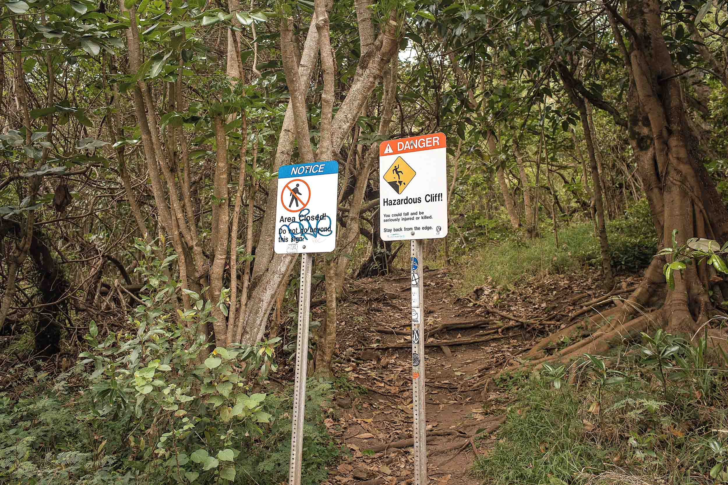 The two signs to look for at the trailhead