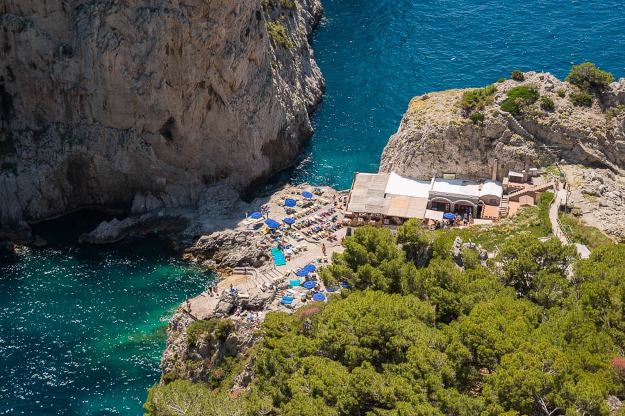 Da Luigi ai Faraglioni, a popular Capri beach club