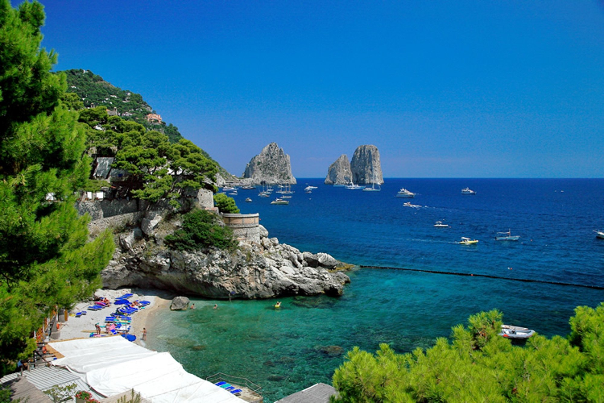 In view of the Faraglioni is the bay of Marina Piccola, home of some of the best beaches of Capri.