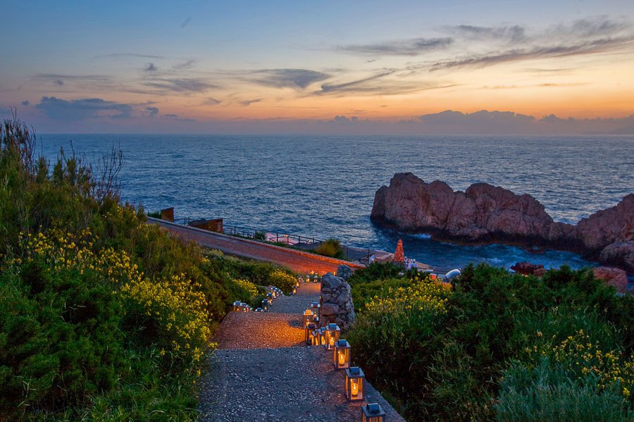 The sun shines longer in Il Faro than anywhere else on the island of Capri. The sunset from here is spectacular, making it a great spot for a sunset aperitivo!