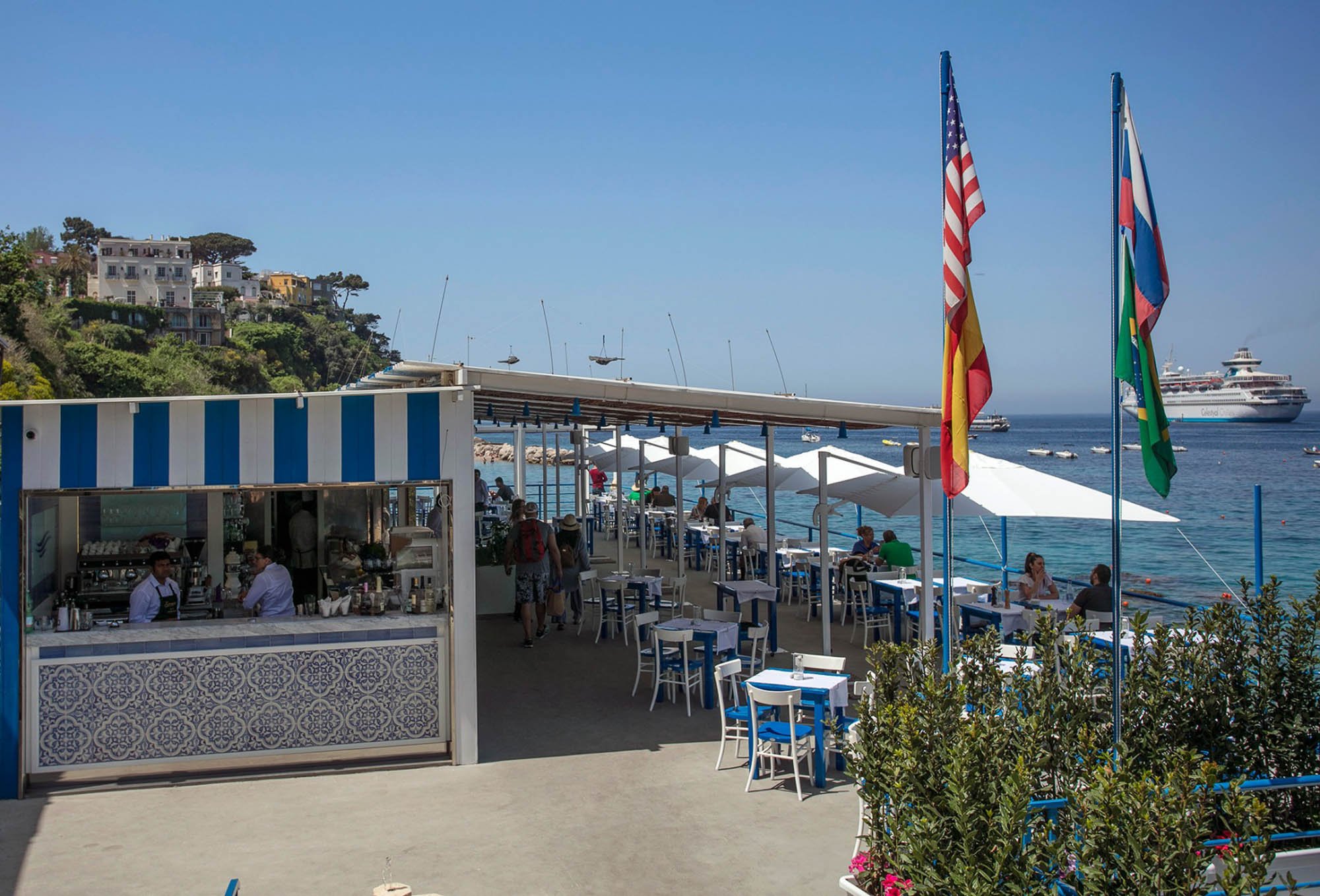 Le Ondine Beach Club is attached to the restaurant Da Gemma, a popular spot for those looking for a restaurant in Marina Grande Capri