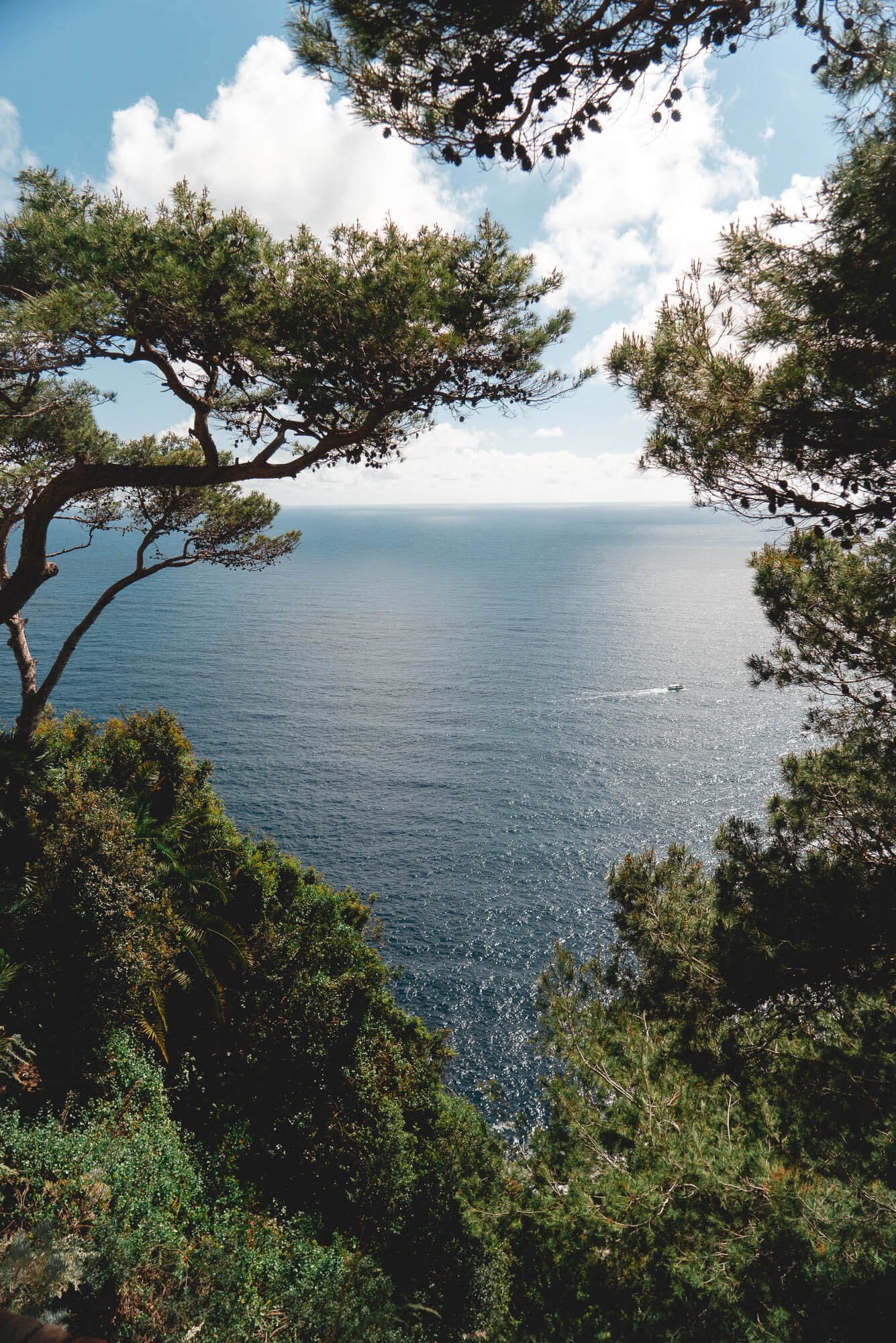 Are there any sandy beaches in Capri?