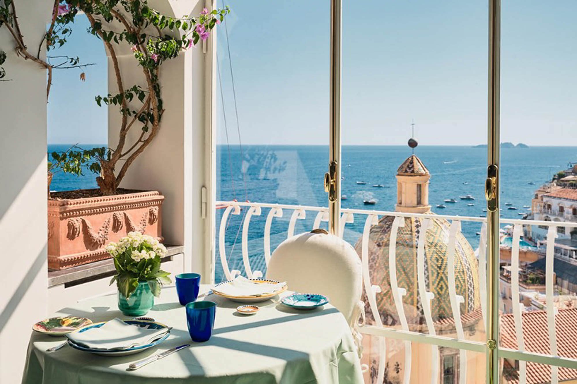 La Sponda at Le Sirenuse is without a doubt one of the most beautiful restaurants in Positano Italy