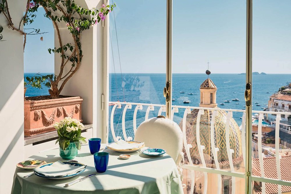 La Sponda at Le Sirenuse is without a doubt one of the most beautiful restaurants in Positano Italy