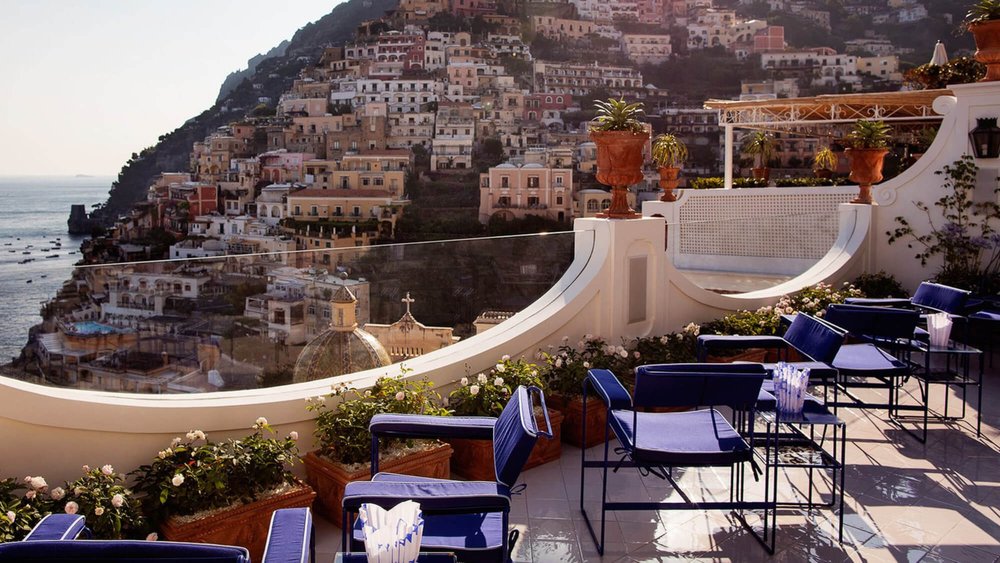 Franco’s Bar is a beautiful Positano bar with an old-fashioned, quality-first drinks menu and one of the best views in town!