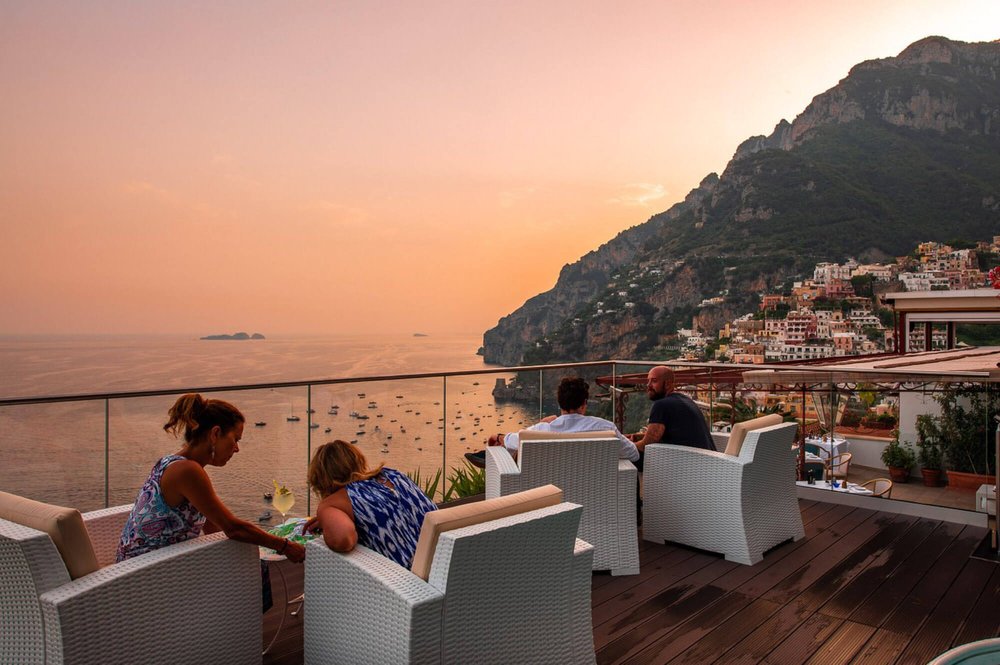 Sky Bar at the Eden Roc Hotel in Positano has nice drinks and a spectacular sunset view