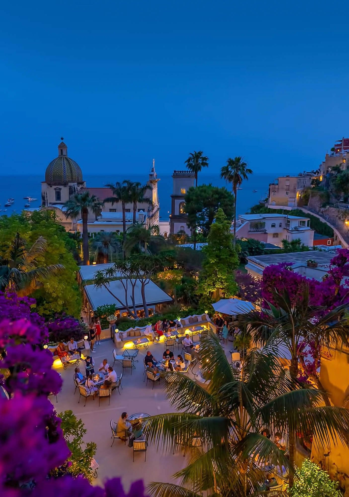 Le Petit Murat is a popular Positano restaurant and bar inside the stunning Hotel Palazza Murat, a 4 star hotel right in the center of Positano.