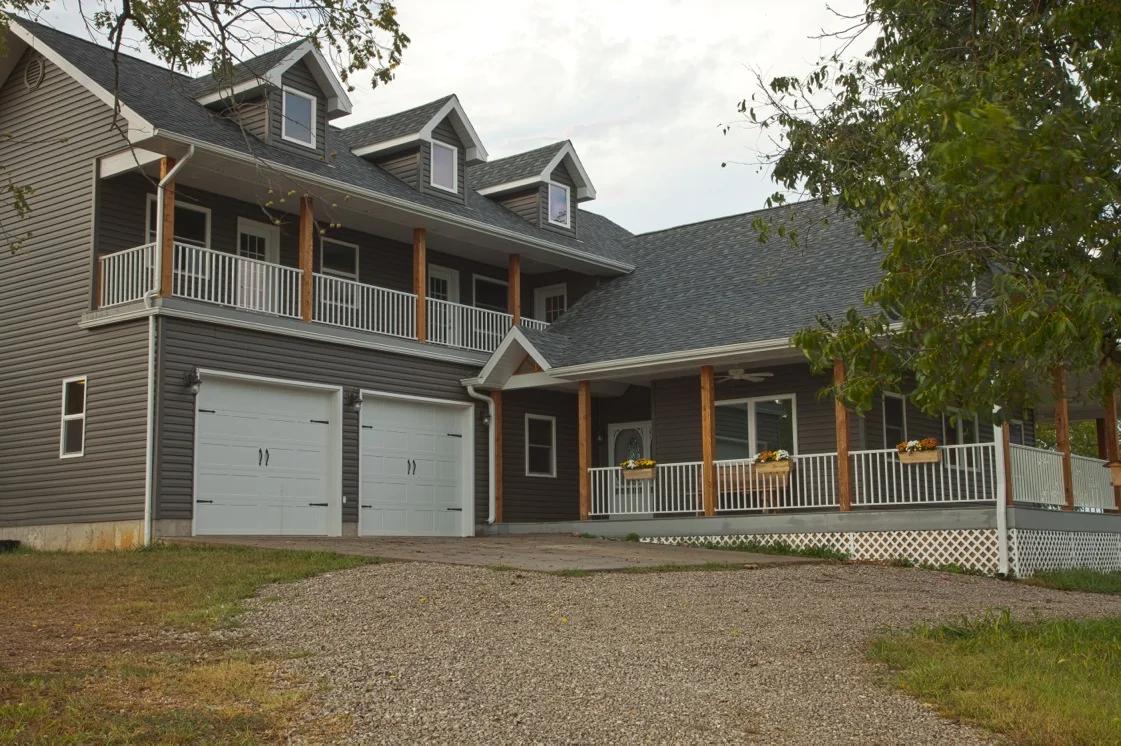raychel-exterior2.jpg