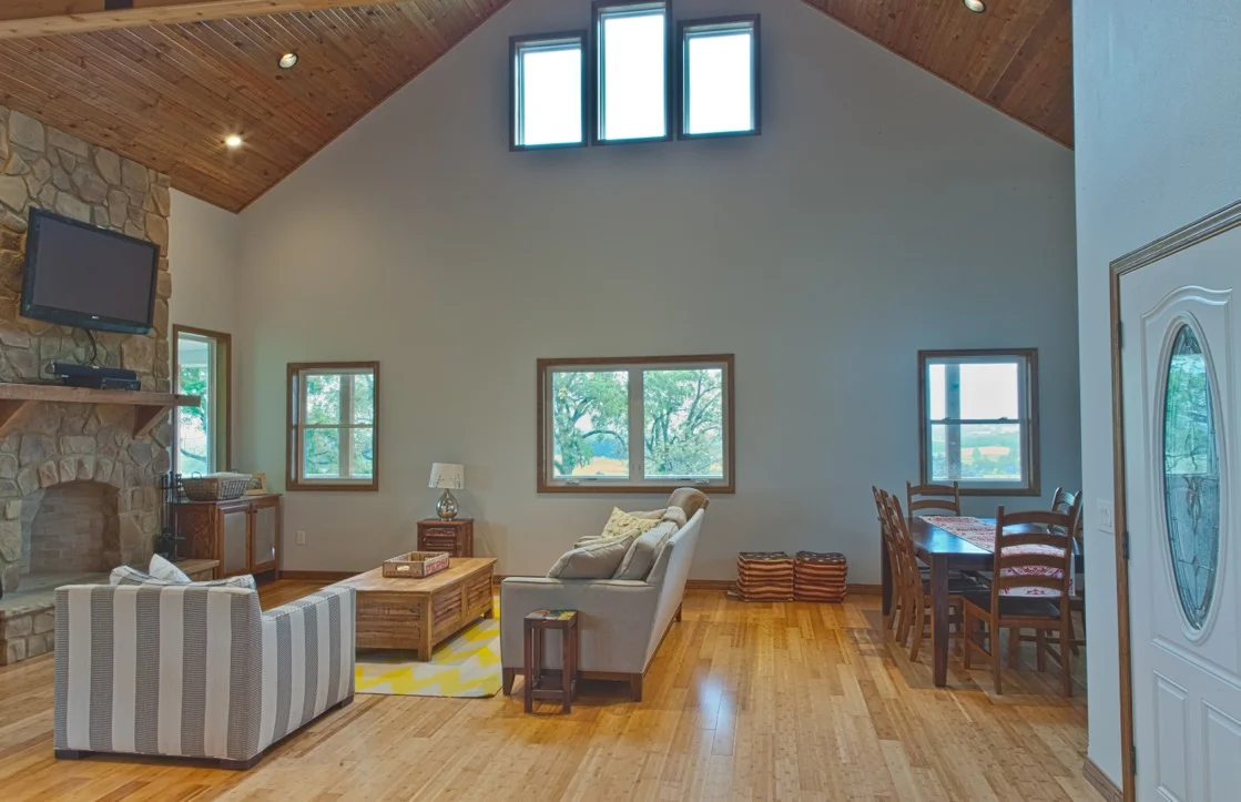 raychel-livingroom1.jpg